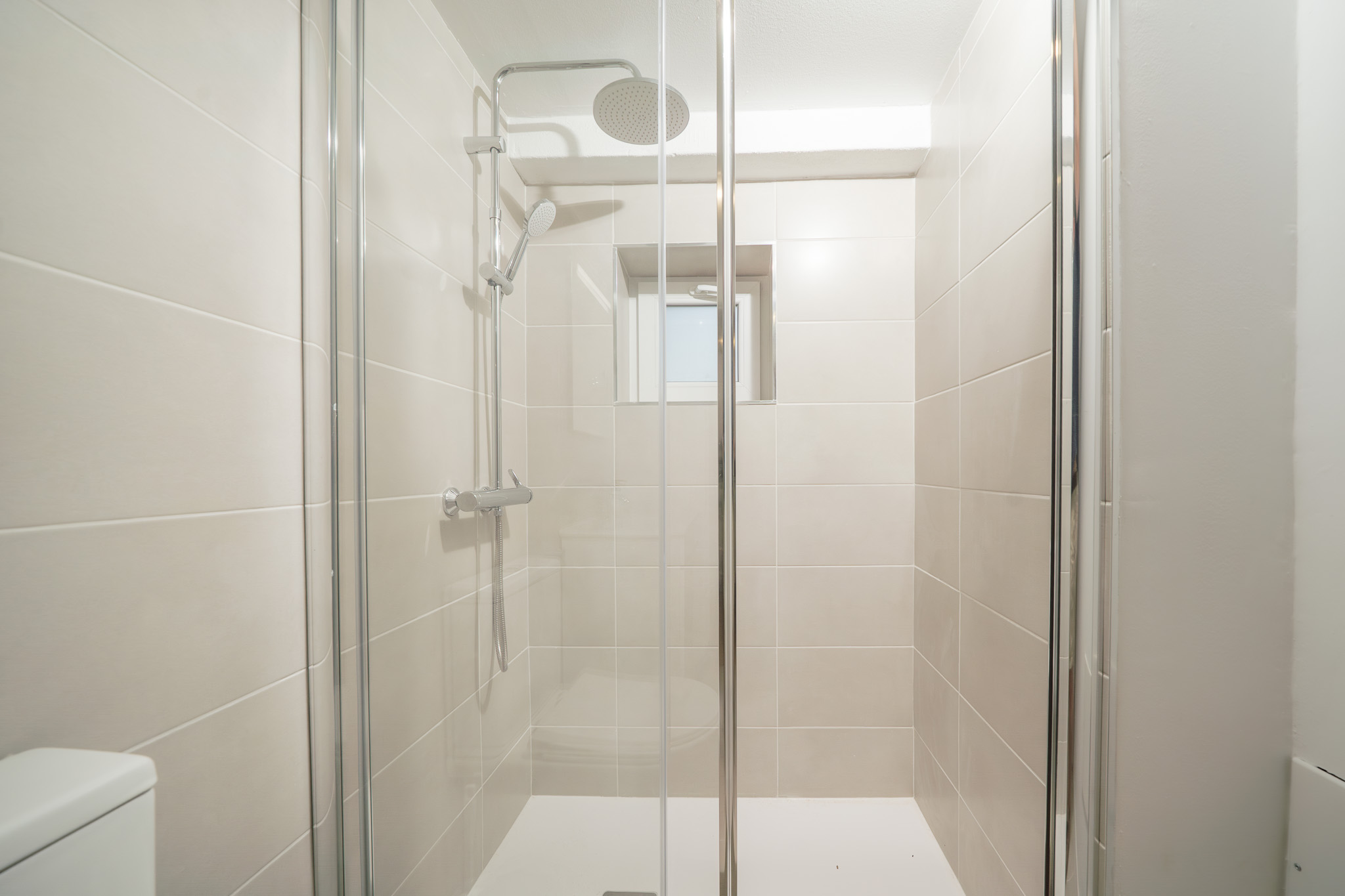 Studio walk-in rain shower